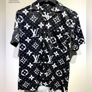 LOUIS VUITTON Men’s short sleeve button down shirt size L